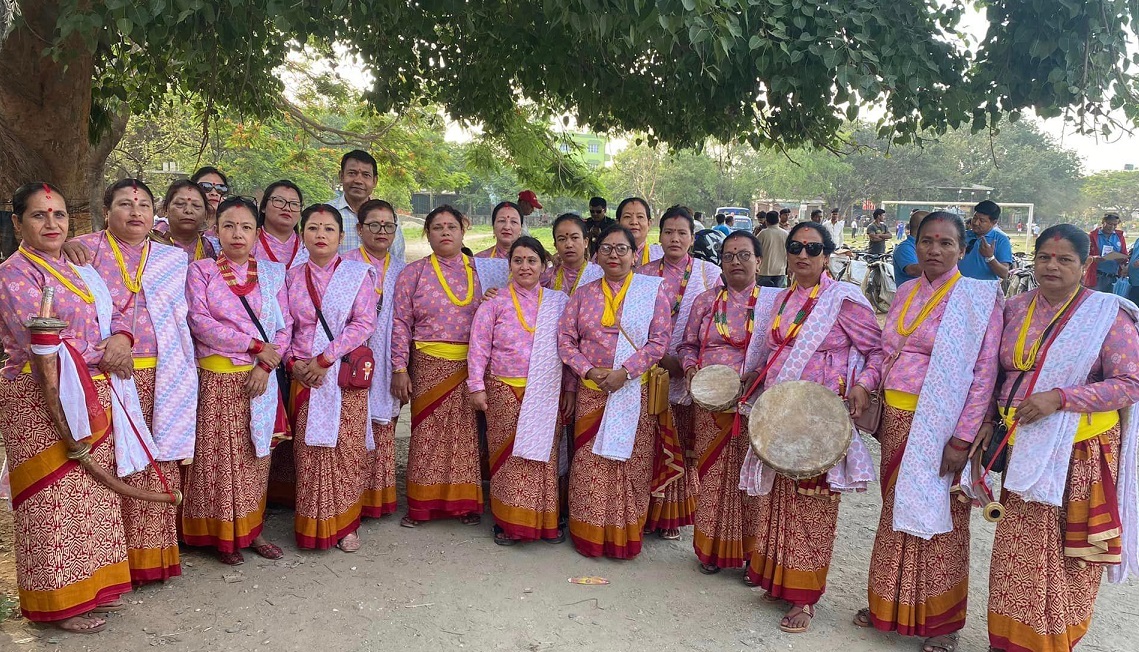 हेटौँडामा पञ्चेबाजा घन्काउँदै महिला समूह : सरकारी जागिरे पनि आए, रक्तचापका बिरामीलाई सञ्चो !